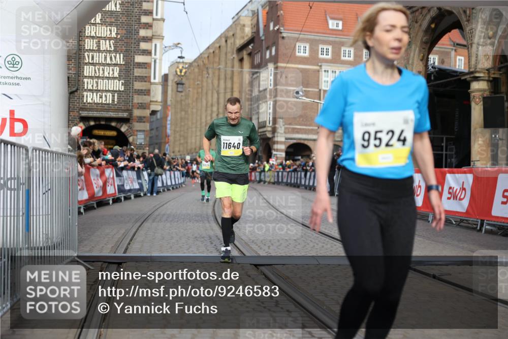 05.10.2025 - 20. swb-Marathon Bremen Yannick Fuchs http://msf.ph/oto/9246583 05.10.2025 10:42:58 Ziel 9524, 11640 meine-sportfotos.de