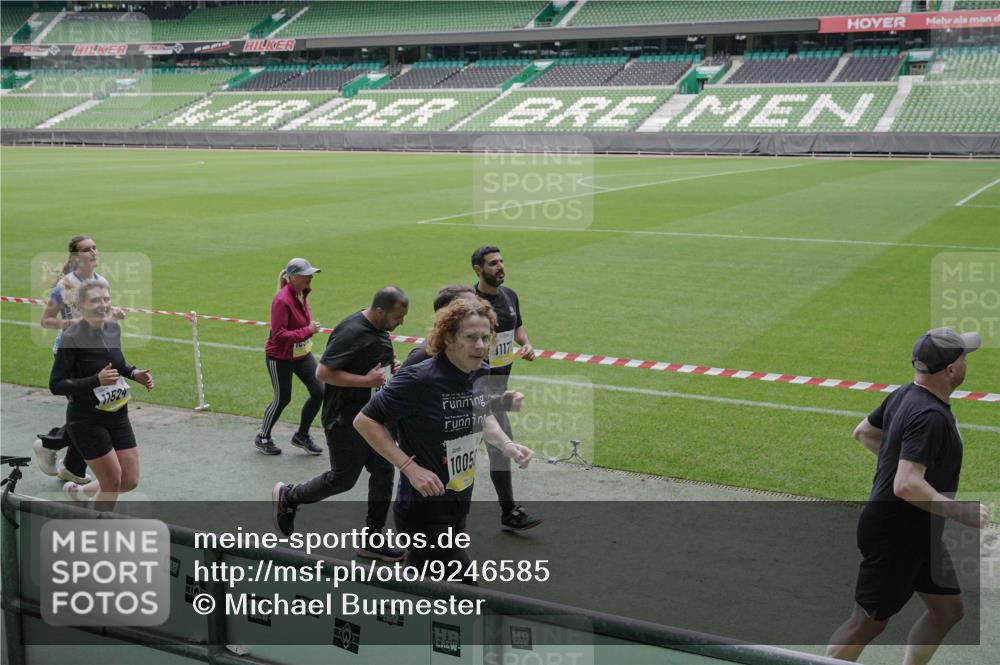 05.10.2025 - 20. swb-Marathon Bremen Michael Burmester http://msf.ph/oto/9246585 05.10.2025 10:38:04 Laufen im Stadion 7621, 7776, 8574, 9189, 9210, 9237, 9360, 9365, 9426, 9432, 9448, 9468, 9486, 9498, 9532, 9536, 9642, 9647, 9684, 9707, 9748, 9750, 9813, 9846, 9858, 9893, 10033, 10056, 10098, 10130, 10167, 10194, 10265, 10271, 10274, 10278, 10301, 10437, 10471, 10477, 10485, 10510, 10530, 10595, 10598, 10611, 10678, 10711, 10713, 10777, 10803, 10804, 10825, 10826, 10829, 10837, 10872, 10876, 10995, 11001, 11050, 11121, 11124, 11150, 11162, 11183, 11415, 9381, 9531 meine-sportfotos.de