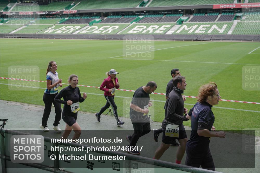 05.10.2025 - 20. swb-Marathon Bremen Michael Burmester http://msf.ph/oto/9246607 05.10.2025 10:38:05 Laufen im Stadion 7621, 7776, 8574, 9189, 9210, 9237, 9360, 9365, 9426, 9432, 9448, 9468, 9486, 9498, 9532, 9536, 9642, 9647, 9684, 9707, 9748, 9750, 9813, 9846, 9858, 9893, 10033, 10056, 10098, 10130, 10167, 10194, 10265, 10271, 10274, 10278, 10301, 10437, 10471, 10477, 10485, 10510, 10530, 10595, 10598, 10611, 10678, 10711, 10713, 10777, 10803, 10804, 10825, 10826, 10829, 10837, 10872, 10876, 10995, 11001, 11050, 11121, 11124, 11150, 11162, 11183, 11415, 9381, 9531 meine-sportfotos.de