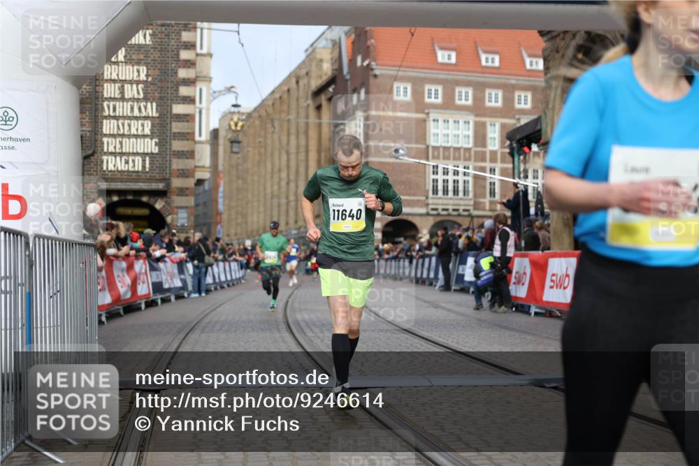 05.10.2025 - 20. swb-Marathon Bremen Yannick Fuchs http://msf.ph/oto/9246614 05.10.2025 10:42:59 Ziel 9524, 10624, 11640 meine-sportfotos.de
