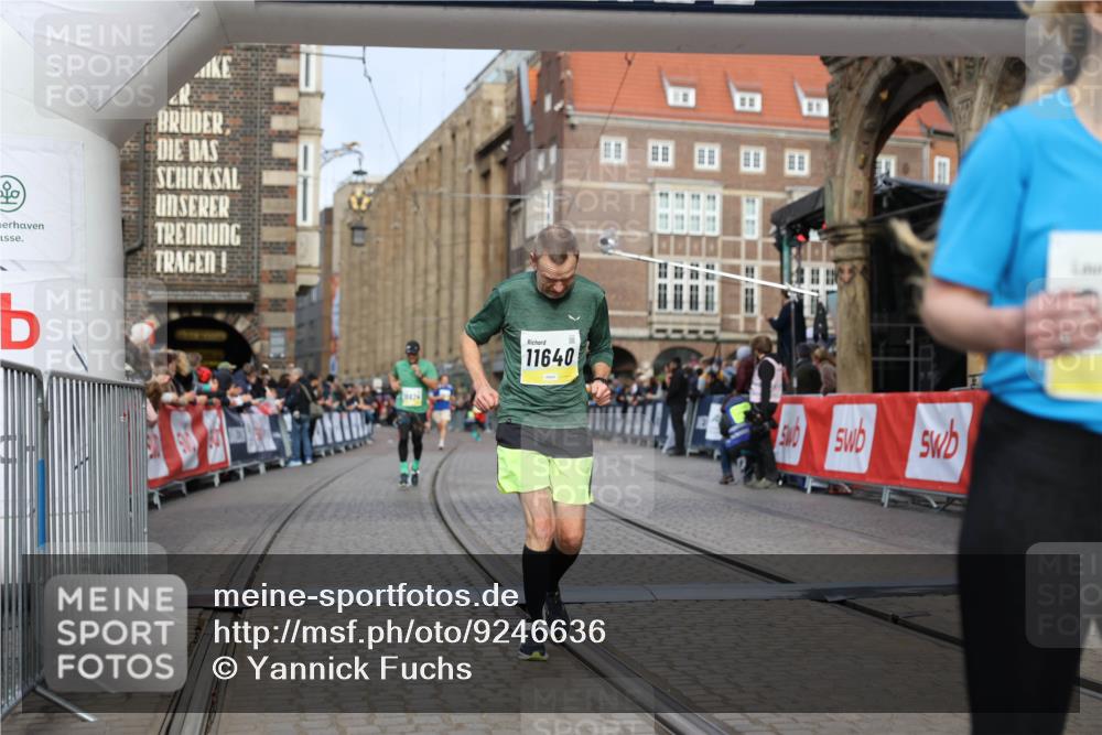 05.10.2025 - 20. swb-Marathon Bremen Yannick Fuchs http://msf.ph/oto/9246636 05.10.2025 10:42:59 Ziel 9524, 10624, 11640 meine-sportfotos.de