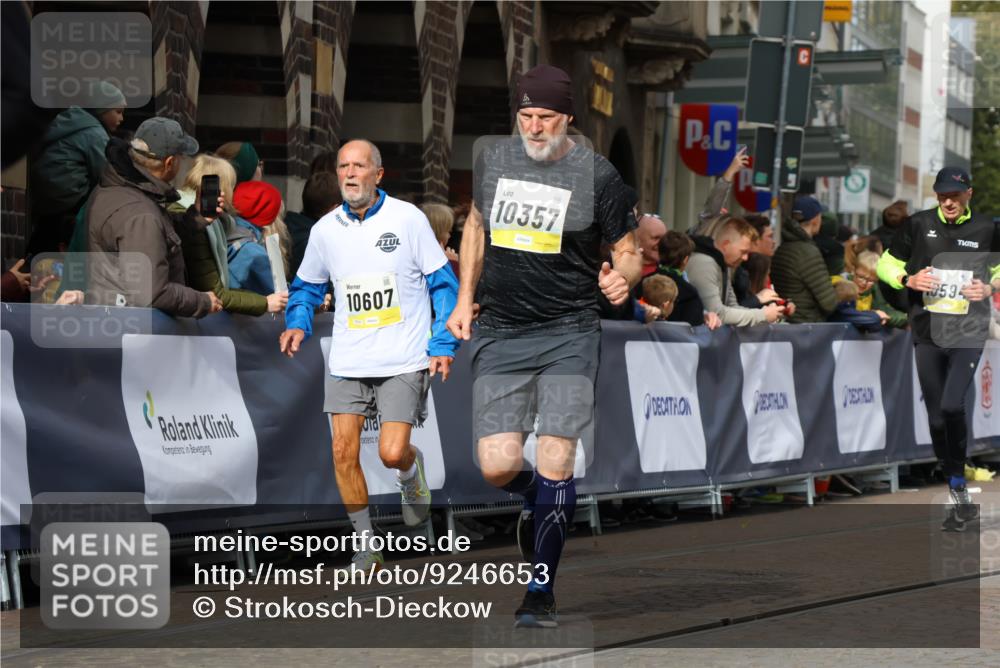 05.10.2025 - 20. swb-Marathon Bremen Strokosch-Dieckow http://msf.ph/oto/9246653 05.10.2025 10:59:01 Ziel 9601, 9692, 9847, 9977, 10357, 10588, 10594, 10607 meine-sportfotos.de