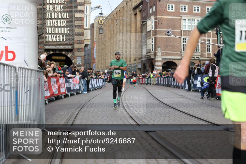 05.10.2025 - 20. swb-Marathon Bremen Yannick Fuchs http://msf.ph/oto/9246687 05.10.2025 10:43:00 Ziel 9524, 10624, 11640 meine-sportfotos.de