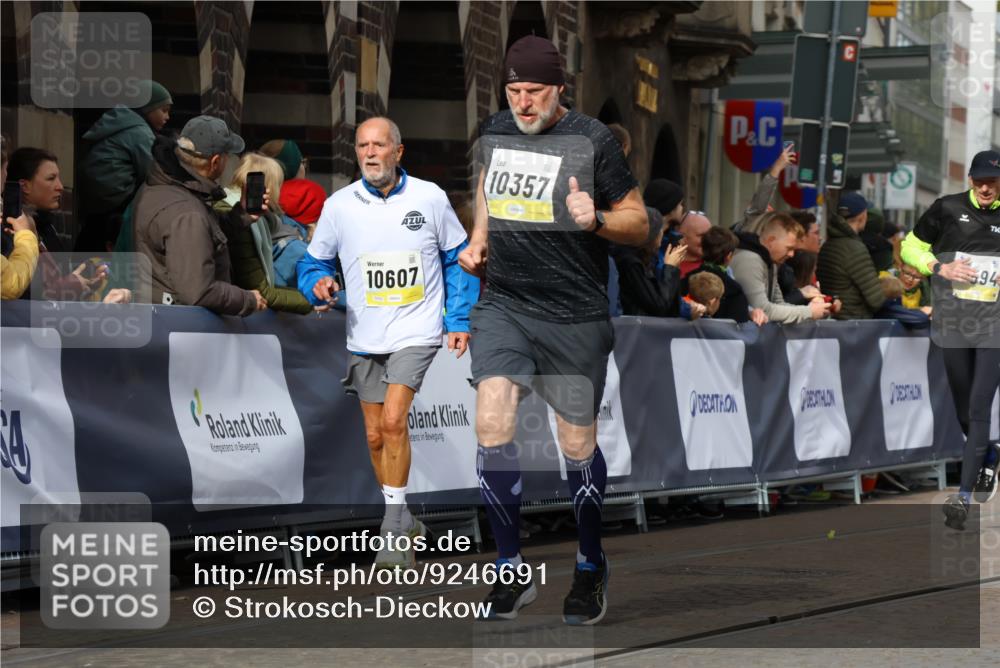 05.10.2025 - 20. swb-Marathon Bremen Strokosch-Dieckow http://msf.ph/oto/9246691 05.10.2025 10:59:01 Ziel 9601, 9692, 9847, 9977, 10357, 10588, 10594, 10607 meine-sportfotos.de