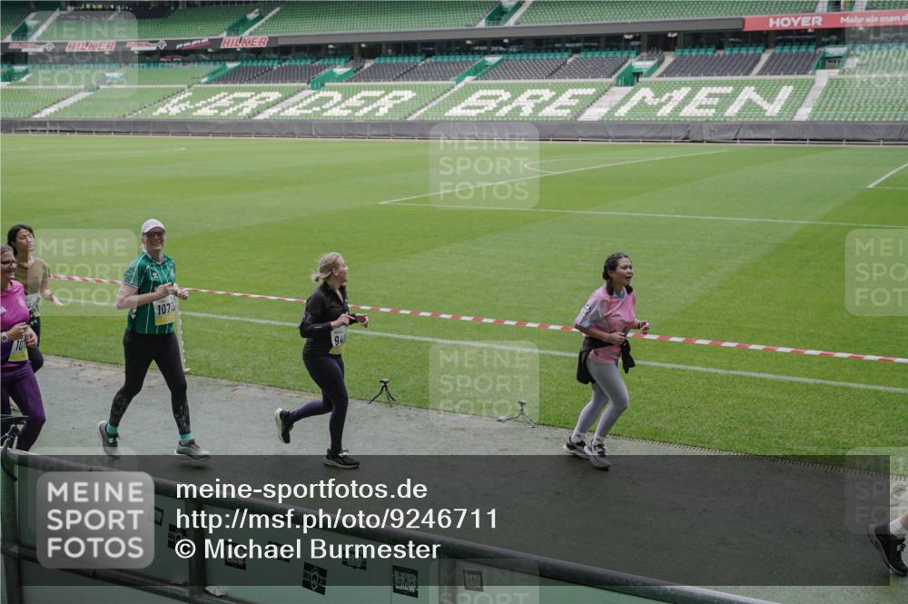 05.10.2025 - 20. swb-Marathon Bremen Michael Burmester http://msf.ph/oto/9246711 05.10.2025 10:38:09 Laufen im Stadion 7621, 7776, 8574, 9189, 9210, 9237, 9360, 9365, 9426, 9432, 9448, 9468, 9486, 9498, 9536, 9642, 9647, 9684, 9707, 9748, 9750, 9813, 9846, 9858, 9893, 9915, 9940, 10033, 10056, 10098, 10130, 10167, 10194, 10205, 10265, 10271, 10274, 10278, 10301, 10437, 10471, 10477, 10478, 10485, 10510, 10530, 10595, 10598, 10611, 10678, 10711, 10713, 10777, 10803, 10804, 10825, 10826, 10829, 10837, 10876, 10995, 11001, 11050, 11121, 11150, 11162, 11183, 11415, 9381, 9531 meine-sportfotos.de