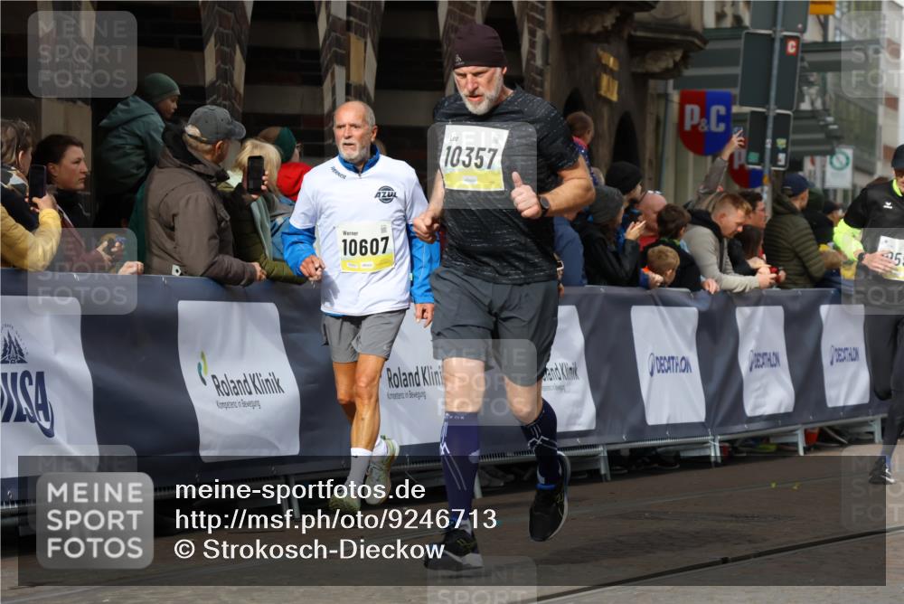 05.10.2025 - 20. swb-Marathon Bremen Strokosch-Dieckow http://msf.ph/oto/9246713 05.10.2025 10:59:01 Ziel 9601, 9692, 9847, 9977, 10357, 10588, 10594, 10607 meine-sportfotos.de