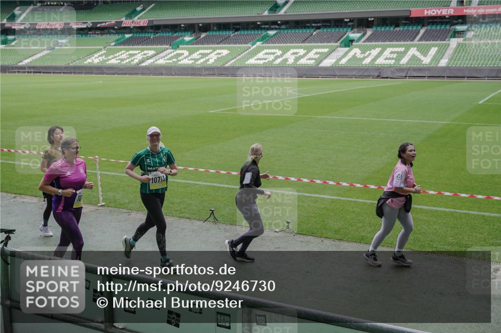 05.10.2025 - 20. swb-Marathon Bremen Michael Burmester http://msf.ph/oto/9246730 05.10.2025 10:38:10 Laufen im Stadion 7621, 7776, 8574, 9189, 9210, 9237, 9360, 9365, 9426, 9432, 9448, 9468, 9486, 9498, 9536, 9642, 9647, 9684, 9707, 9748, 9750, 9771, 9813, 9846, 9858, 9893, 9915, 9940, 10033, 10056, 10098, 10130, 10167, 10194, 10205, 10265, 10271, 10274, 10278, 10301, 10437, 10471, 10477, 10478, 10485, 10510, 10530, 10595, 10598, 10611, 10678, 10711, 10713, 10777, 10803, 10804, 10825, 10826, 10829, 10837, 10876, 10995, 11001, 11050, 11121, 11150, 11162, 11183, 11415, 9381 meine-sportfotos.de