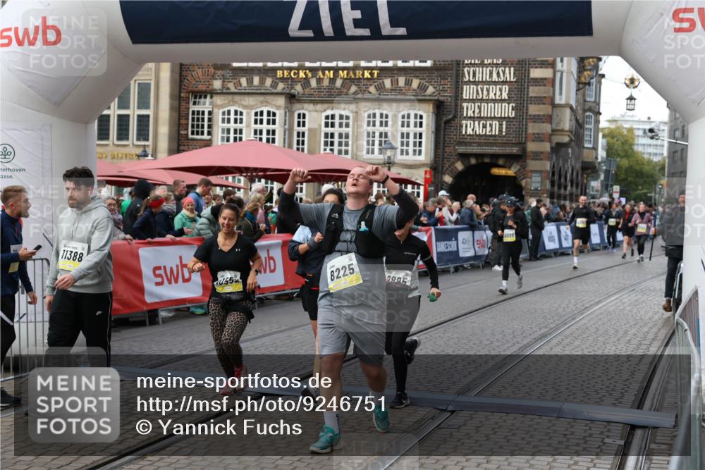 05.10.2025 - 20. swb-Marathon Bremen Yannick Fuchs http://msf.ph/oto/9246751 05.10.2025 11:10:34 Ziel 8225, 9895, 10280, 10288, 10552, 11388 meine-sportfotos.de