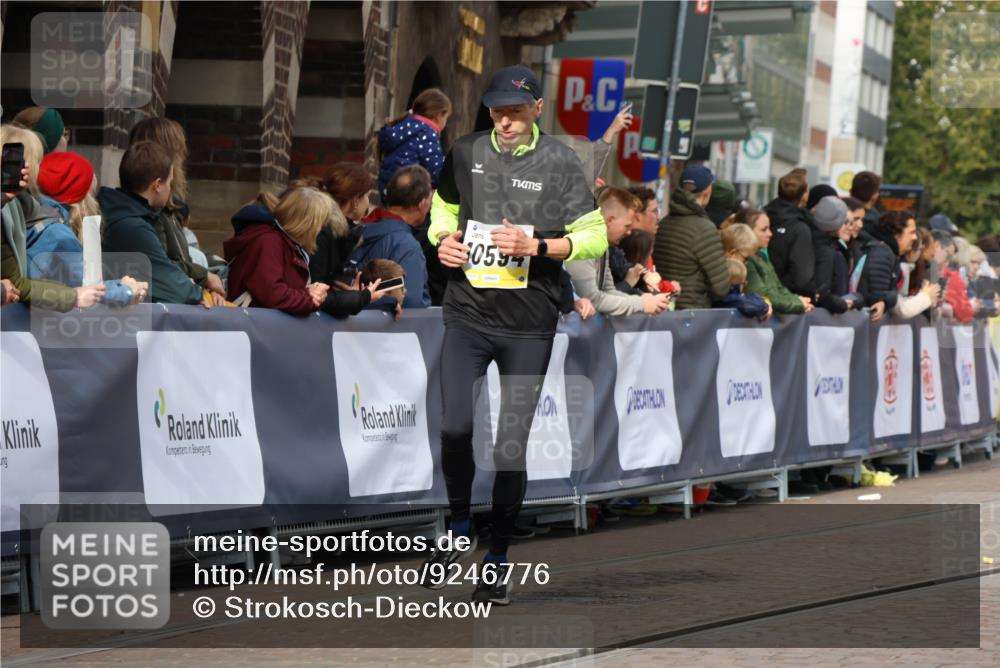 05.10.2025 - 20. swb-Marathon Bremen Strokosch-Dieckow http://msf.ph/oto/9246776 05.10.2025 10:59:03 Ziel 9219, 9692, 9847, 9977, 10039, 10143, 10353, 10357, 10588, 10594, 10607 meine-sportfotos.de