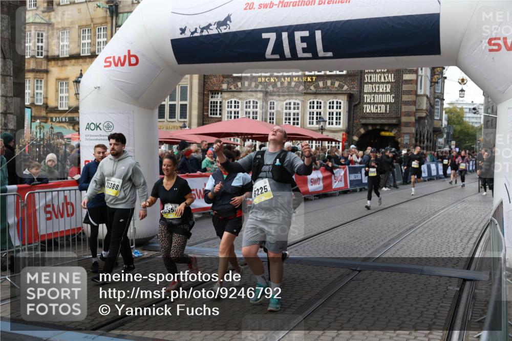 05.10.2025 - 20. swb-Marathon Bremen Yannick Fuchs http://msf.ph/oto/9246792 05.10.2025 11:10:35 Ziel 8225, 9895, 10280, 10288, 10440, 10441, 10552, 10980, 11388 meine-sportfotos.de