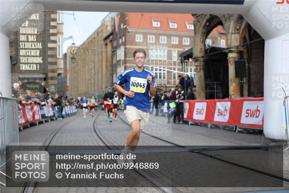 05.10.2025 - 20. swb-Marathon Bremen Yannick Fuchs http://msf.ph/oto/9246869 05.10.2025 10:43:07 Ziel 9302, 9558, 10045, 10624 meine-sportfotos.de