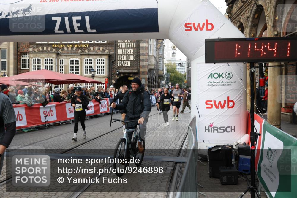 05.10.2025 - 20. swb-Marathon Bremen Yannick Fuchs http://msf.ph/oto/9246898 05.10.2025 11:10:37 Ziel 8225, 9895, 10288, 10440, 10441, 10442, 10552, 10980, 11388 meine-sportfotos.de