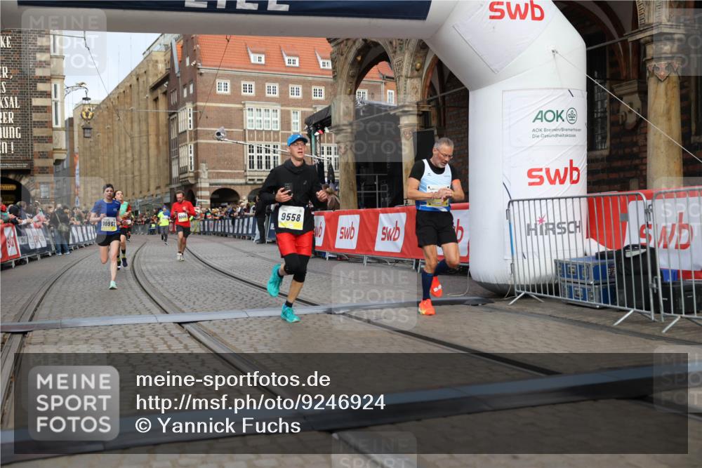05.10.2025 - 20. swb-Marathon Bremen Yannick Fuchs http://msf.ph/oto/9246924 05.10.2025 10:43:11 Ziel 9006, 9302, 9558, 10045, 10553, 10961, 11476 meine-sportfotos.de