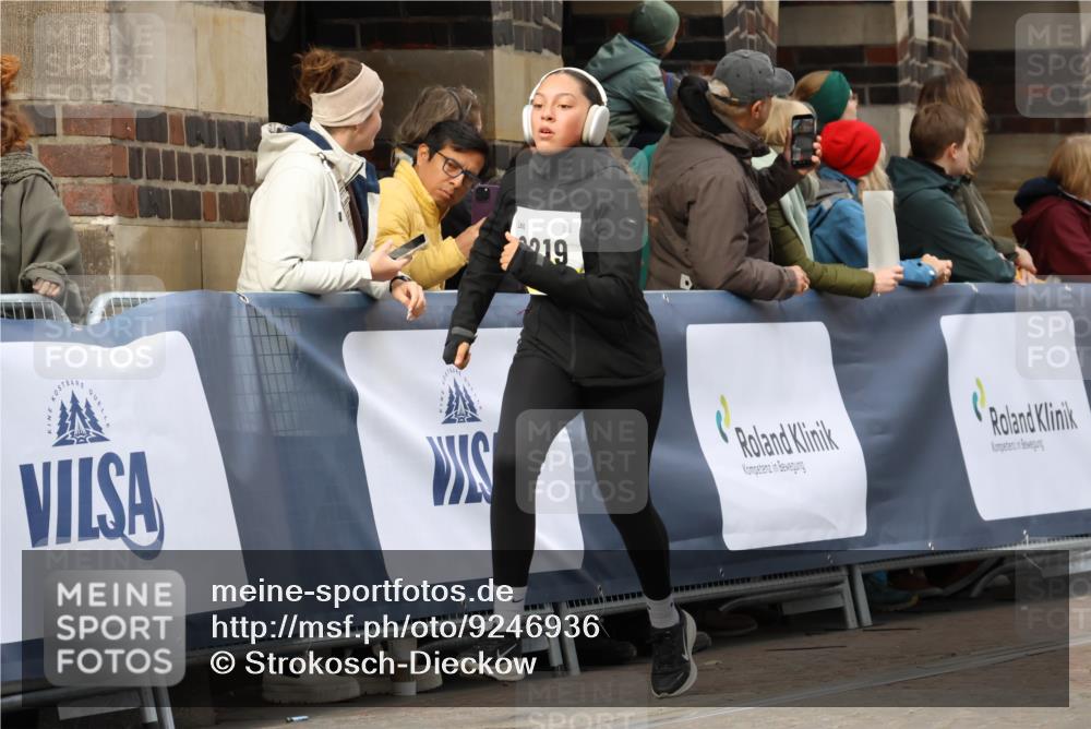 05.10.2025 - 20. swb-Marathon Bremen Strokosch-Dieckow http://msf.ph/oto/9246936 05.10.2025 10:59:12 Ziel 9183, 9219, 9454, 9508, 9692, 10039, 10143, 10200, 10274, 10353, 10407, 11207, 11400 meine-sportfotos.de