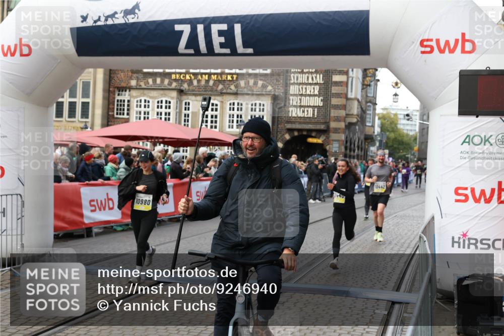 05.10.2025 - 20. swb-Marathon Bremen Yannick Fuchs http://msf.ph/oto/9246940 05.10.2025 11:10:38 Ziel 8225, 9895, 10146, 10288, 10440, 10441, 10442, 10552, 10980, 11342, 11388 meine-sportfotos.de