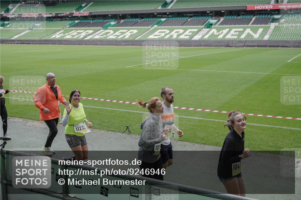 05.10.2025 - 20. swb-Marathon Bremen Michael Burmester http://msf.ph/oto/9246946 05.10.2025 10:38:18 Laufen im Stadion 7621, 8574, 9184, 9189, 9210, 9235, 9237, 9322, 9335, 9365, 9409, 9426, 9432, 9448, 9468, 9486, 9498, 9536, 9642, 9647, 9684, 9707, 9748, 9750, 9771, 9813, 9846, 9858, 9893, 9915, 9940, 9978, 10033, 10056, 10098, 10130, 10167, 10194, 10205, 10274, 10278, 10301, 10404, 10437, 10439, 10471, 10478, 10485, 10510, 10530, 10595, 10598, 10611, 10678, 10711, 10713, 10803, 10804, 10825, 10826, 10829, 11001, 11050, 11121, 11150, 11162, 11183 meine-sportfotos.de