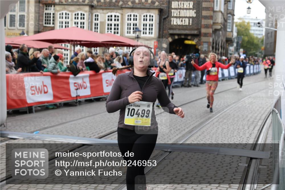 05.10.2025 - 20. swb-Marathon Bremen Yannick Fuchs http://msf.ph/oto/9246953 05.10.2025 11:12:13 Ziel 9526, 9675, 9726, 9867, 10463, 10499, 10849 meine-sportfotos.de