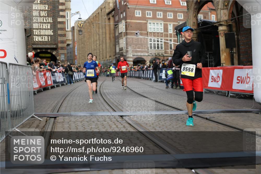 05.10.2025 - 20. swb-Marathon Bremen Yannick Fuchs http://msf.ph/oto/9246960 05.10.2025 10:43:11 Ziel 9006, 9302, 9558, 10045, 10553, 10961, 11476 meine-sportfotos.de