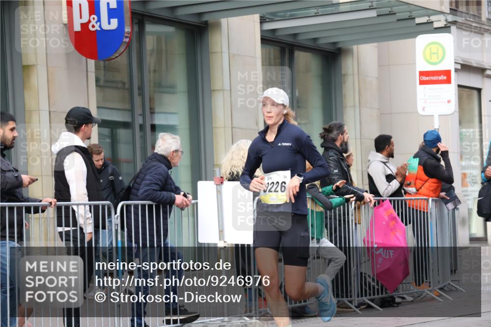 05.10.2025 - 20. swb-Marathon Bremen Strokosch-Dieckow http://msf.ph/oto/9246976 05.10.2025 10:51:50 Ziel 9196, 9226, 9584, 9683, 9852, 9939, 9955, 9987, 10038, 10240, 10380, 10438, 10581, 10625, 10668, 10719, 10727, 10900, 10927, 10942, 10977, 11128, 11136, 11273, 11325, 11458, 11491, 11641, 11665, 9196, 9226, 9584, 9683, 9852, 9939, 9955, 9987, 10038, 10240, 10380, 10438, 10581, 10625, 10668, 10719, 10727, 10900, 10927, 10942, 10977, 11128, 11136, 11273, 11325, 11458, 11491, 11641, 11665 meine-sportfotos.de