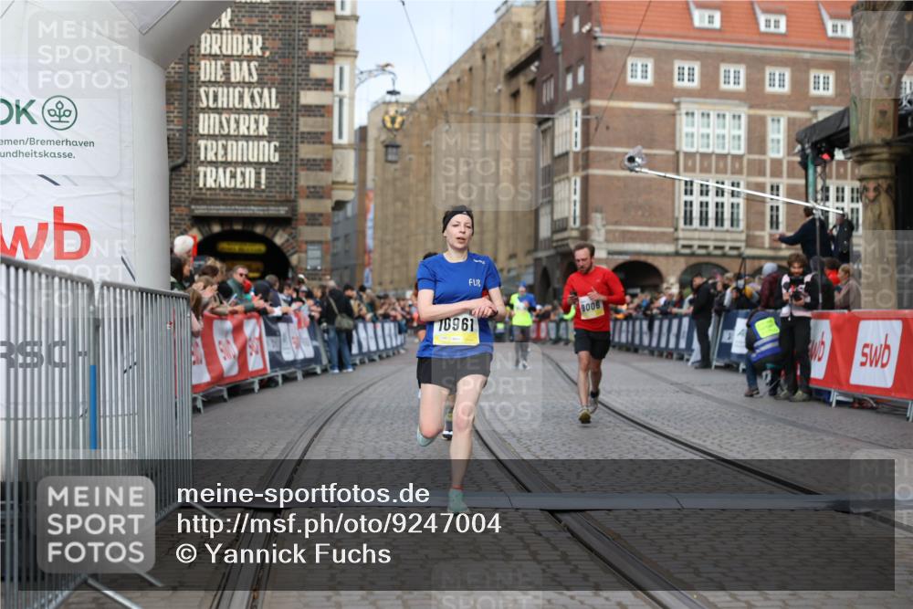 05.10.2025 - 20. swb-Marathon Bremen Yannick Fuchs http://msf.ph/oto/9247004 05.10.2025 10:43:12 Ziel 9006, 9302, 9558, 10045, 10553, 10961, 11476 meine-sportfotos.de