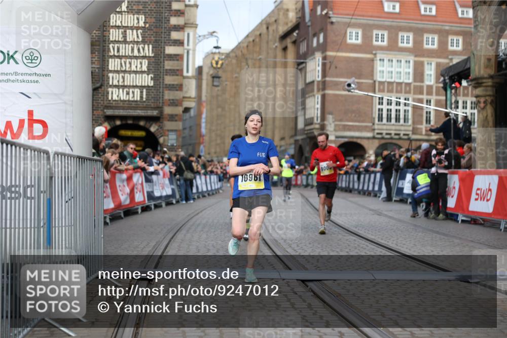 05.10.2025 - 20. swb-Marathon Bremen Yannick Fuchs http://msf.ph/oto/9247012 05.10.2025 10:43:12 Ziel 9006, 9302, 9558, 10045, 10553, 10961, 11476 meine-sportfotos.de