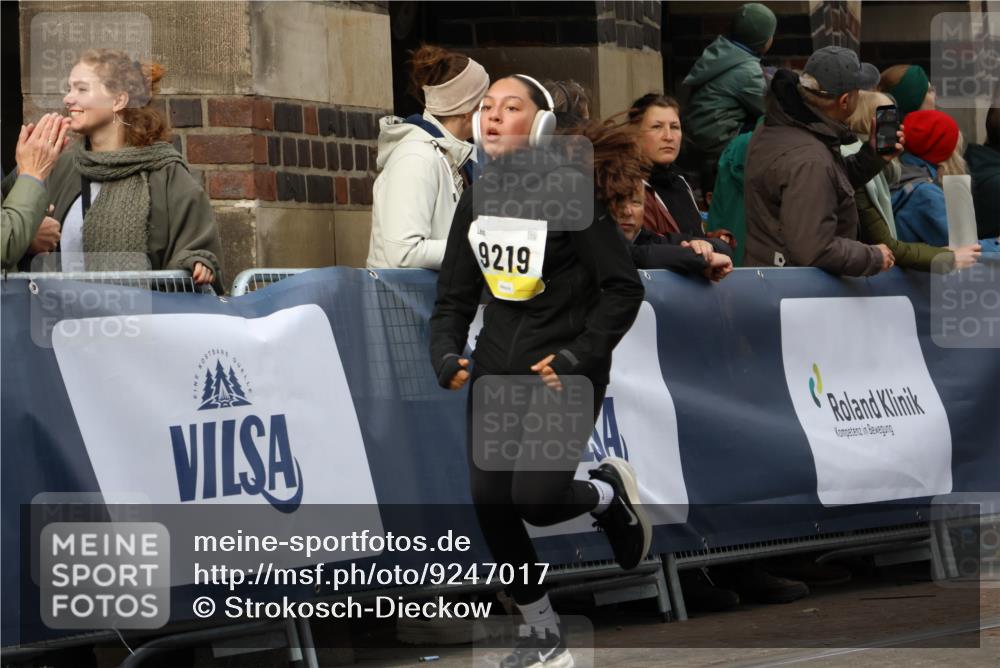 05.10.2025 - 20. swb-Marathon Bremen Strokosch-Dieckow http://msf.ph/oto/9247017 05.10.2025 10:59:12 Ziel 9183, 9219, 9454, 9508, 9692, 10039, 10143, 10200, 10274, 10353, 10407, 11207, 11400 meine-sportfotos.de