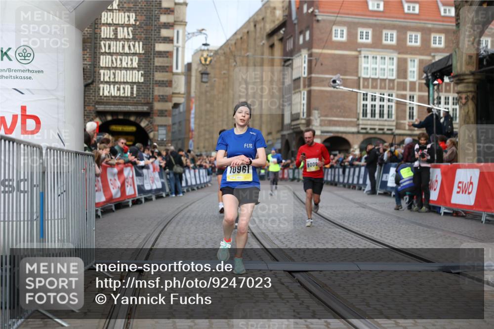 05.10.2025 - 20. swb-Marathon Bremen Yannick Fuchs http://msf.ph/oto/9247023 05.10.2025 10:43:12 Ziel 9006, 9302, 9558, 10045, 10553, 10961, 11476 meine-sportfotos.de