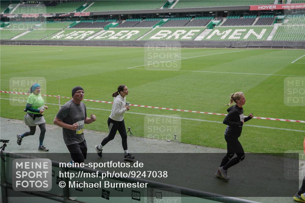 05.10.2025 - 20. swb-Marathon Bremen Michael Burmester http://msf.ph/oto/9247038 05.10.2025 10:38:21 Laufen im Stadion 7621, 8574, 9182, 9184, 9189, 9210, 9235, 9237, 9322, 9331, 9335, 9365, 9409, 9426, 9432, 9448, 9468, 9486, 9498, 9536, 9642, 9647, 9684, 9707, 9748, 9750, 9752, 9771, 9813, 9846, 9858, 9915, 9940, 9978, 10033, 10056, 10098, 10130, 10167, 10194, 10205, 10274, 10278, 10297, 10301, 10404, 10437, 10439, 10471, 10478, 10485, 10511, 10530, 10595, 10598, 10611, 10678, 10711, 10713, 10803, 10804, 10825, 10826, 10829, 11050, 11150, 11162 meine-sportfotos.de