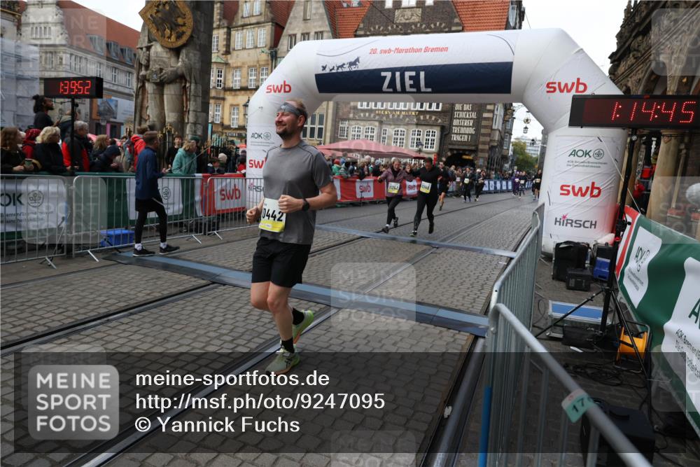 05.10.2025 - 20. swb-Marathon Bremen Yannick Fuchs http://msf.ph/oto/9247095 05.10.2025 11:10:41 Ziel 10146, 10440, 10441, 10442, 10980, 11240, 11342 meine-sportfotos.de