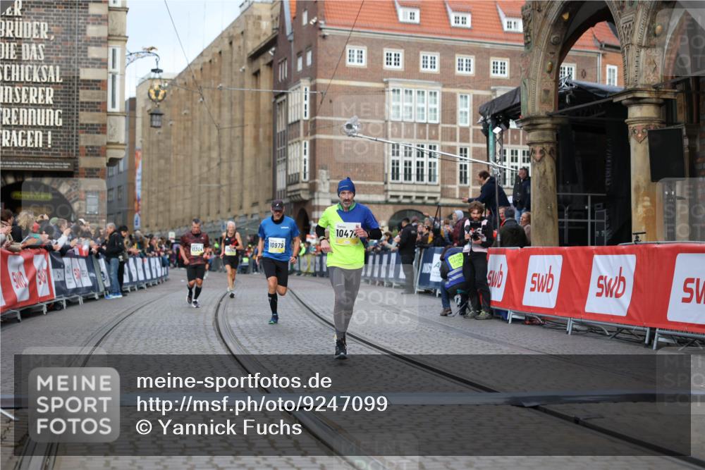05.10.2025 - 20. swb-Marathon Bremen Yannick Fuchs http://msf.ph/oto/9247099 05.10.2025 10:43:17 Ziel 9006, 9302, 9558, 10474, 10553, 10961, 10979, 11476 meine-sportfotos.de