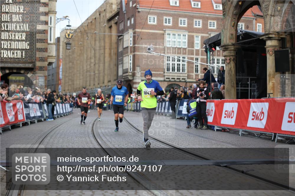 05.10.2025 - 20. swb-Marathon Bremen Yannick Fuchs http://msf.ph/oto/9247107 05.10.2025 10:43:17 Ziel 9006, 9302, 9558, 10474, 10553, 10961, 10979, 11476 meine-sportfotos.de