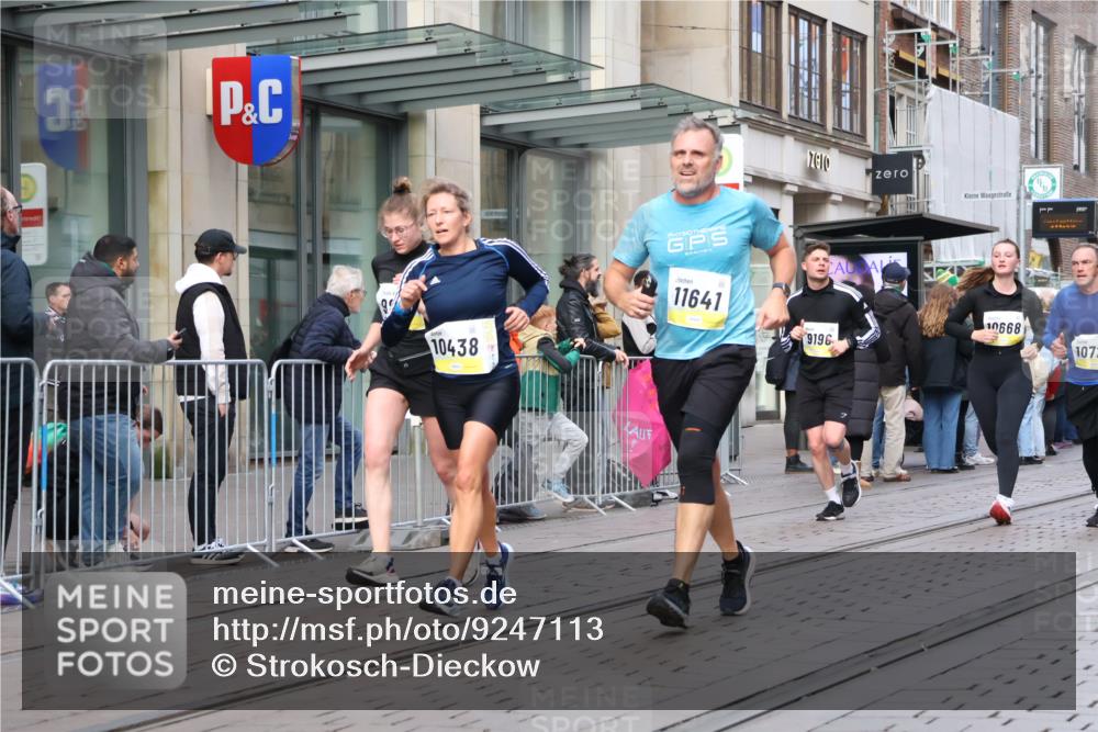 05.10.2025 - 20. swb-Marathon Bremen Strokosch-Dieckow http://msf.ph/oto/9247113 05.10.2025 10:51:53 Ziel 9172, 9196, 9226, 9584, 9852, 9939, 9955, 9987, 10038, 10240, 10438, 10507, 10668, 10719, 10727, 10900, 10927, 10942, 10977, 11128, 11273, 11458, 11491, 11528, 11641, 11665, 9172, 9196, 9226, 9584, 9852, 9939, 9955, 9987, 10038, 10240, 10438, 10507, 10668, 10719, 10727, 10900, 10927, 10942, 10977, 11128, 11273, 11458, 11491, 11528, 11641, 11665 meine-sportfotos.de