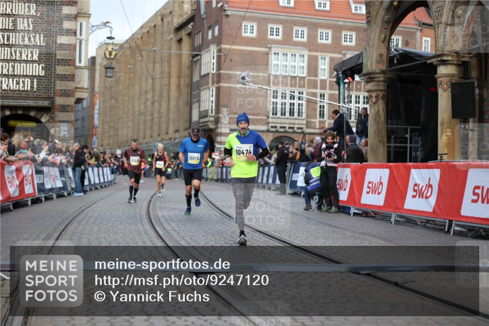 05.10.2025 - 20. swb-Marathon Bremen Yannick Fuchs http://msf.ph/oto/9247120 05.10.2025 10:43:17 Ziel 9006, 9302, 9558, 10474, 10553, 10961, 10979, 11476 meine-sportfotos.de