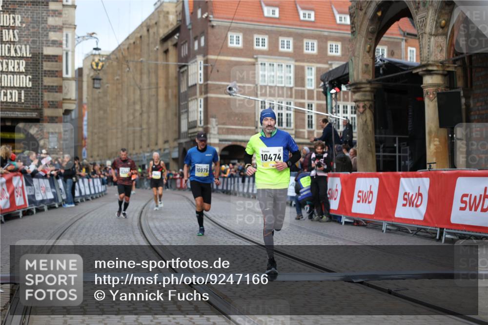 05.10.2025 - 20. swb-Marathon Bremen Yannick Fuchs http://msf.ph/oto/9247166 05.10.2025 10:43:18 Ziel 9006, 10474, 10553, 10961, 10979, 11476 meine-sportfotos.de