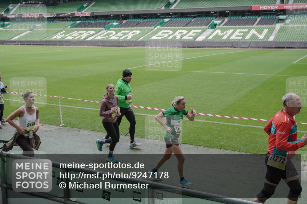 05.10.2025 - 20. swb-Marathon Bremen Michael Burmester http://msf.ph/oto/9247178 05.10.2025 10:38:26 Laufen im Stadion 7621, 8574, 9182, 9184, 9189, 9210, 9235, 9237, 9300, 9322, 9331, 9335, 9394, 9409, 9432, 9448, 9468, 9486, 9498, 9536, 9642, 9647, 9660, 9684, 9707, 9748, 9750, 9752, 9771, 9782, 9813, 9846, 9858, 9890, 9915, 9940, 9978, 10033, 10056, 10098, 10130, 10167, 10194, 10205, 10274, 10278, 10297, 10404, 10437, 10439, 10446, 10478, 10485, 10511, 10530, 10595, 10598, 10611, 10678, 10711, 10713, 10803, 10804, 10825, 10829, 11050, 11150 meine-sportfotos.de