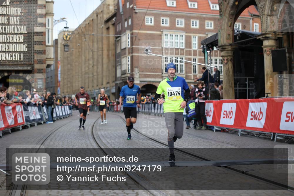 05.10.2025 - 20. swb-Marathon Bremen Yannick Fuchs http://msf.ph/oto/9247179 05.10.2025 10:43:18 Ziel 9006, 10474, 10553, 10961, 10979, 11476 meine-sportfotos.de