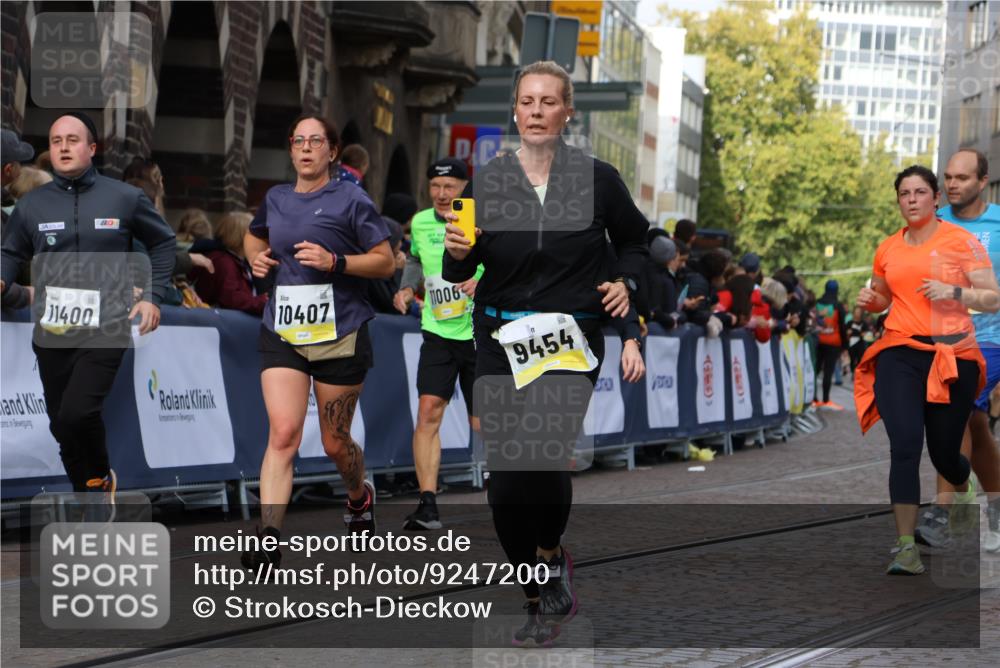05.10.2025 - 20. swb-Marathon Bremen Strokosch-Dieckow http://msf.ph/oto/9247200 05.10.2025 10:59:17 Ziel 9183, 9454, 9508, 9635, 10200, 10274, 10407, 11006, 11007, 11207, 11400 meine-sportfotos.de