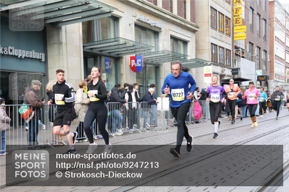 05.10.2025 - 20. swb-Marathon Bremen Strokosch-Dieckow http://msf.ph/oto/9247213 05.10.2025 10:51:57 Ziel 9172, 9196, 9226, 9584, 9852, 9939, 9955, 9987, 10038, 10240, 10241, 10438, 10507, 10608, 10668, 10719, 10727, 10900, 10927, 10942, 10977, 11128, 11458, 11491, 11528, 11641, 11665, 9172, 9196, 9226, 9584, 9852, 9939, 9955, 9987, 10038, 10240, 10241, 10438, 10507, 10608, 10668, 10719, 10727, 10900, 10927, 10942, 10977, 11128, 11458, 11491, 11528, 11641, 11665 meine-sportfotos.de