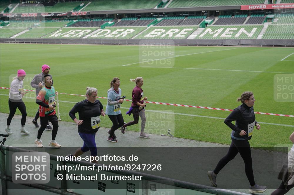 05.10.2025 - 20. swb-Marathon Bremen Michael Burmester http://msf.ph/oto/9247226 05.10.2025 10:38:28 Laufen im Stadion 7621, 8574, 9182, 9184, 9189, 9210, 9235, 9237, 9269, 9300, 9322, 9331, 9335, 9394, 9409, 9432, 9448, 9468, 9486, 9498, 9536, 9642, 9647, 9660, 9684, 9707, 9748, 9750, 9752, 9771, 9782, 9813, 9846, 9858, 9890, 9915, 9940, 9978, 10033, 10056, 10098, 10130, 10167, 10194, 10205, 10278, 10297, 10404, 10437, 10439, 10446, 10478, 10485, 10511, 10530, 10595, 10598, 10611, 10623, 10678, 10711, 10713, 10803, 10804, 10825, 10829 meine-sportfotos.de
