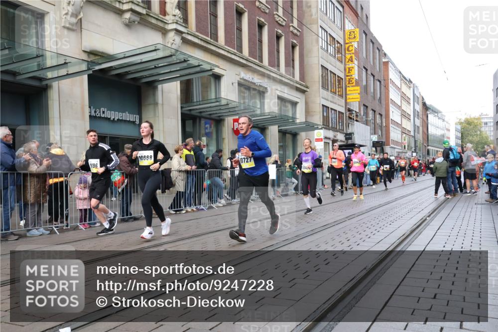 05.10.2025 - 20. swb-Marathon Bremen Strokosch-Dieckow http://msf.ph/oto/9247228 05.10.2025 10:51:57 Ziel 9172, 9196, 9226, 9584, 9852, 9939, 9955, 9987, 10038, 10240, 10241, 10438, 10507, 10608, 10668, 10719, 10727, 10900, 10927, 10942, 10977, 11128, 11458, 11491, 11528, 11641, 11665, 9172, 9196, 9226, 9584, 9852, 9939, 9955, 9987, 10038, 10240, 10241, 10438, 10507, 10608, 10668, 10719, 10727, 10900, 10927, 10942, 10977, 11128, 11458, 11491, 11528, 11641, 11665 meine-sportfotos.de