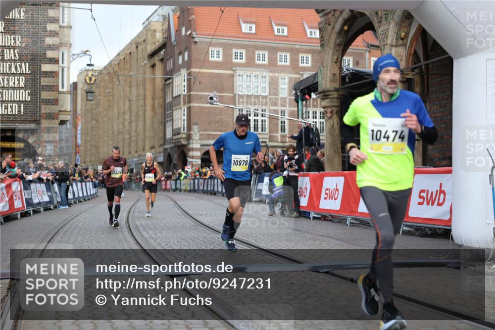 05.10.2025 - 20. swb-Marathon Bremen Yannick Fuchs http://msf.ph/oto/9247231 05.10.2025 10:43:19 Ziel 9006, 10474, 10541, 10553, 10961, 10979, 11304, 11476 meine-sportfotos.de