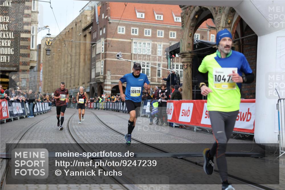 05.10.2025 - 20. swb-Marathon Bremen Yannick Fuchs http://msf.ph/oto/9247239 05.10.2025 10:43:19 Ziel 9006, 10474, 10541, 10553, 10961, 10979, 11304, 11476 meine-sportfotos.de