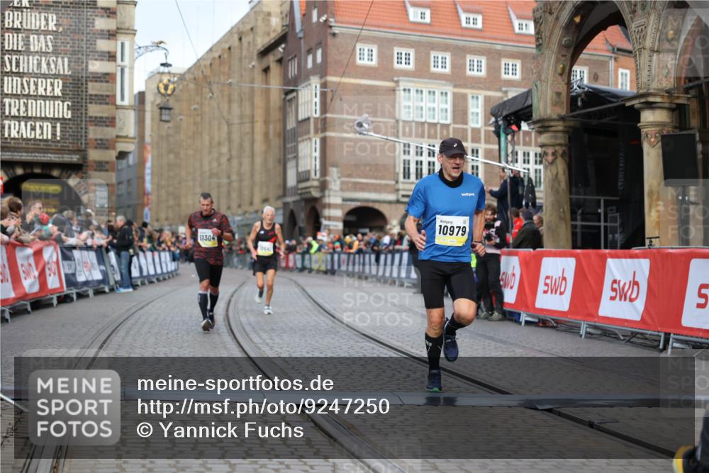 05.10.2025 - 20. swb-Marathon Bremen Yannick Fuchs http://msf.ph/oto/9247250 05.10.2025 10:43:20 Ziel 9006, 10474, 10541, 10553, 10979, 11304, 11476 meine-sportfotos.de