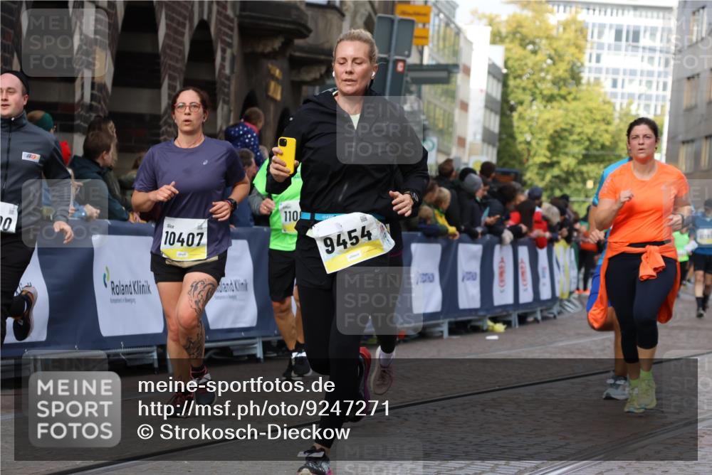05.10.2025 - 20. swb-Marathon Bremen Strokosch-Dieckow http://msf.ph/oto/9247271 05.10.2025 10:59:17 Ziel 9183, 9454, 9508, 9635, 10200, 10274, 10407, 11006, 11007, 11207, 11400 meine-sportfotos.de