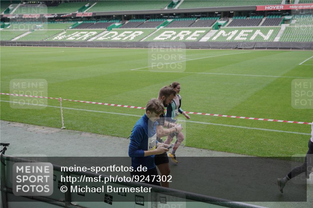 05.10.2025 - 20. swb-Marathon Bremen Michael Burmester http://msf.ph/oto/9247302 05.10.2025 10:38:30 Laufen im Stadion 7621, 8574, 9182, 9184, 9189, 9210, 9229, 9235, 9237, 9269, 9300, 9322, 9331, 9335, 9394, 9409, 9432, 9448, 9468, 9486, 9498, 9536, 9642, 9647, 9660, 9684, 9707, 9748, 9750, 9752, 9771, 9782, 9813, 9846, 9858, 9890, 9915, 9940, 9978, 10033, 10056, 10098, 10130, 10167, 10205, 10278, 10297, 10404, 10437, 10439, 10446, 10478, 10483, 10485, 10511, 10530, 10595, 10598, 10611, 10623, 10678, 10711, 10713, 10803, 10804, 10825, 10829 meine-sportfotos.de