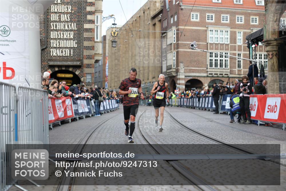 05.10.2025 - 20. swb-Marathon Bremen Yannick Fuchs http://msf.ph/oto/9247313 05.10.2025 10:43:21 Ziel 9006, 10474, 10541, 10553, 10979, 11304 meine-sportfotos.de