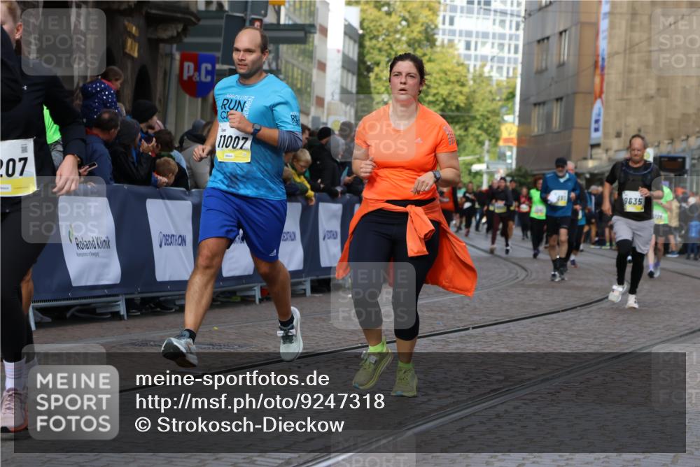 05.10.2025 - 20. swb-Marathon Bremen Strokosch-Dieckow http://msf.ph/oto/9247318 05.10.2025 10:59:18 Ziel 9183, 9454, 9635, 10200, 10274, 10407, 11006, 11007, 11207, 11400 meine-sportfotos.de