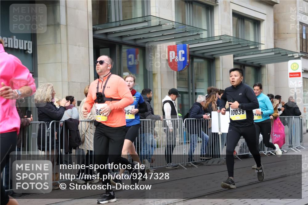 05.10.2025 - 20. swb-Marathon Bremen Strokosch-Dieckow http://msf.ph/oto/9247328 05.10.2025 10:52:00 Ziel 9172, 9196, 9226, 9584, 9852, 9903, 9955, 9987, 10038, 10240, 10241, 10327, 10388, 10438, 10507, 10608, 10668, 10719, 10727, 10900, 10927, 10942, 11128, 11283, 11387, 11458, 11491, 11528, 11641, 11665, 9172, 9196, 9226, 9584, 9852, 9903, 9955, 9987, 10038, 10240, 10241, 10327, 10388, 10438, 10507, 10608, 10668, 10719, 10727, 10900, 10927, 10942, 11128, 11283, 11387, 11458, 11491, 11528, 11641, 11665 meine-sportfotos.de