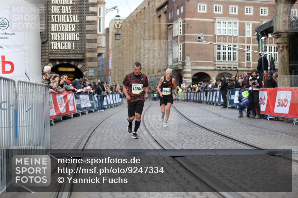 05.10.2025 - 20. swb-Marathon Bremen Yannick Fuchs http://msf.ph/oto/9247334 05.10.2025 10:43:21 Ziel 9006, 10474, 10541, 10553, 10979, 11304 meine-sportfotos.de