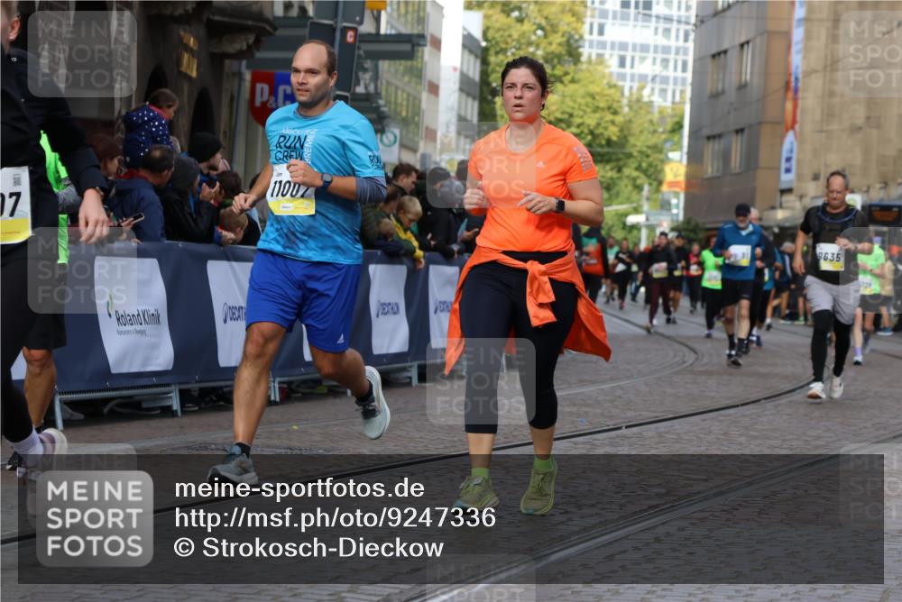 05.10.2025 - 20. swb-Marathon Bremen Strokosch-Dieckow http://msf.ph/oto/9247336 05.10.2025 10:59:18 Ziel 9183, 9454, 9635, 10200, 10274, 10407, 11006, 11007, 11207, 11400 meine-sportfotos.de